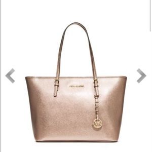 Authentic Michael kors bag must go !