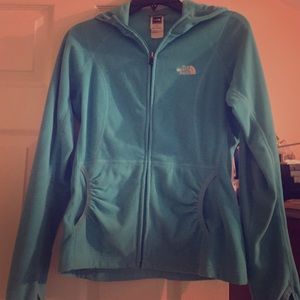 Women's North Face hoodie gently worn. Like new.