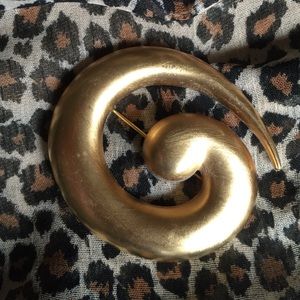 Monet Brushed gold pin