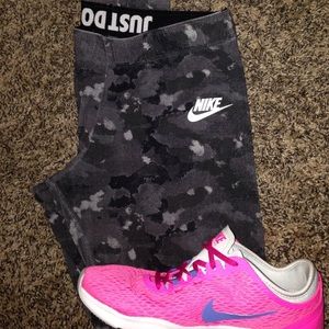 NIKE WORKOUT LEGGINGS!