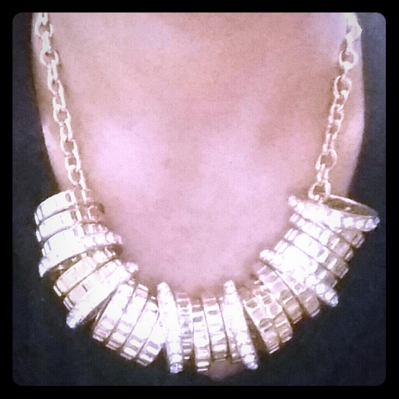 Extraordinary! Gold Necklace & hoop earrings