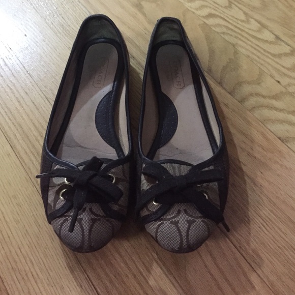 Authentic coach flats