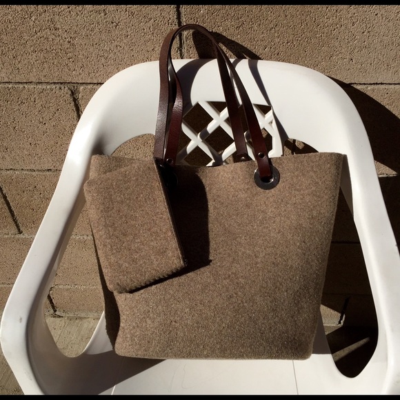 SOLD‼️  FINAL SALE❗️TOTE BAG by BANANA REPUBLIC - Picture 2 of 3
