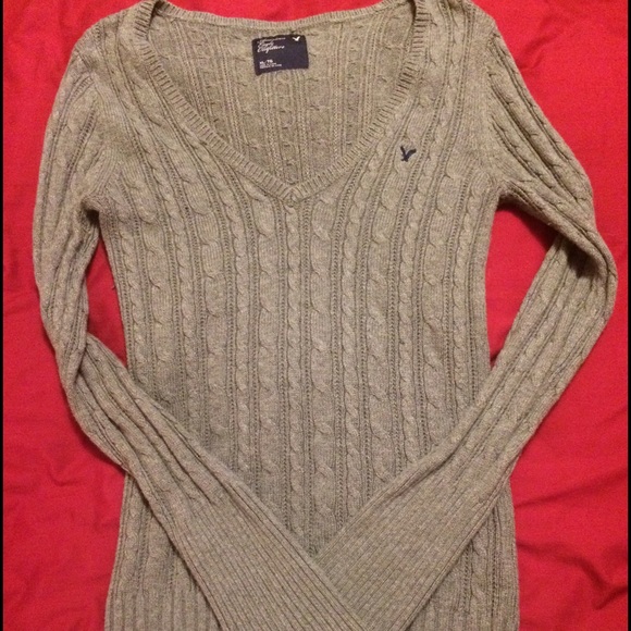 American Eagle long sleeve vneck