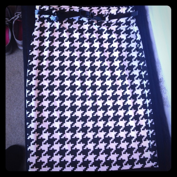 Black and white pencil skirt