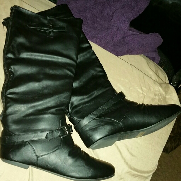 Black boots size 10
