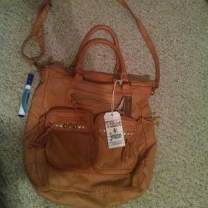 Big Cross body and/or handle purse with10 pckets.
