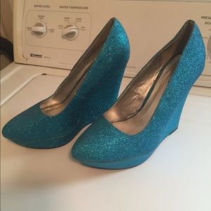 Turquoise glitter wedge shoe