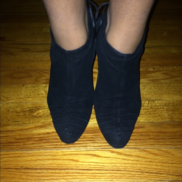 ? AUTHENTIC GUCCI BLACK SUEDE BOOTIES ❤️?
