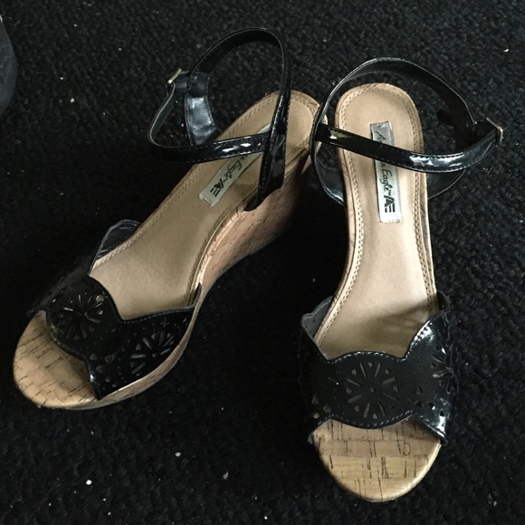 Black open toed wedges