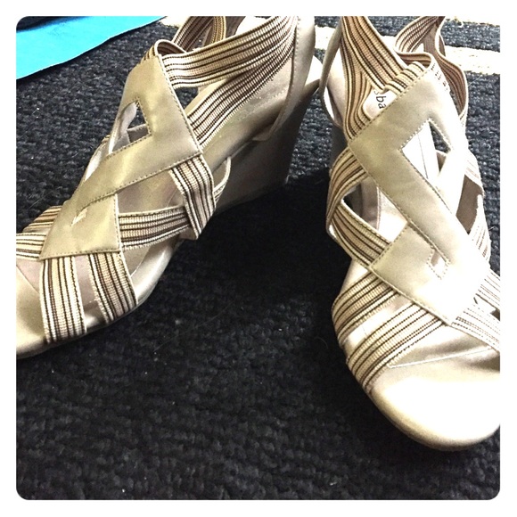 Open toed beige wedges