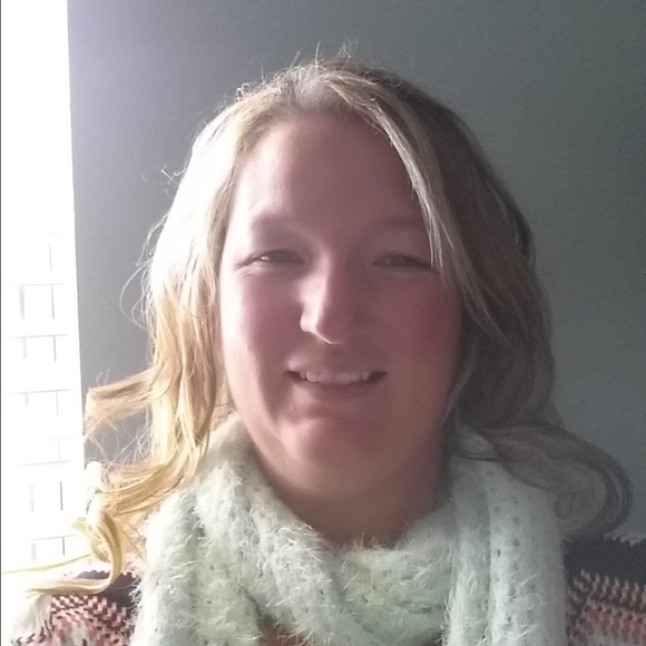 Meet your Posher, Holly