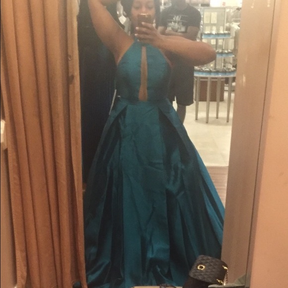 Size 10 Jovani Gown - Picture 2 of 3