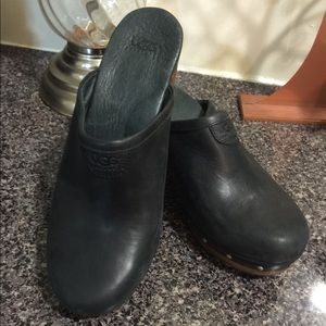 Ugg clog