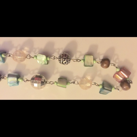 Costume Jewelry Necklace - Picture 4 of 4