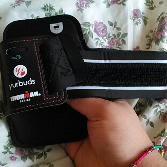 Workout Arm band - Picture 2 of 3