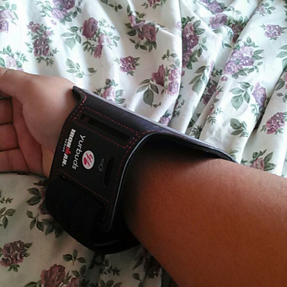 Workout Arm band - Picture 3 of 3