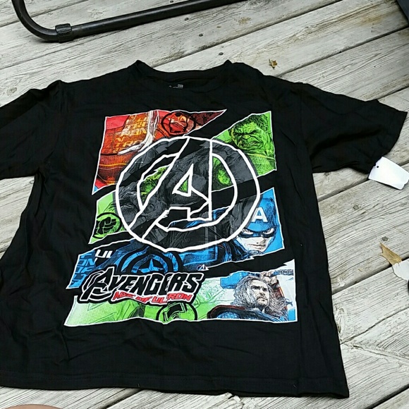 Marvel Avengers Boys Tee Shirt Size XL. NWT