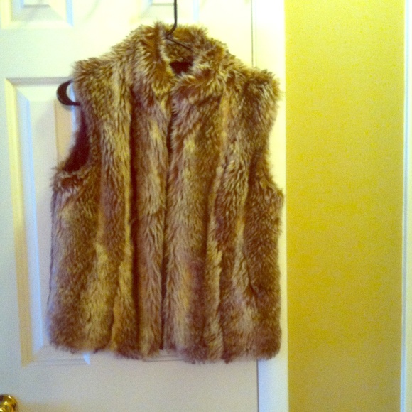 Super cute Faux fur vest!