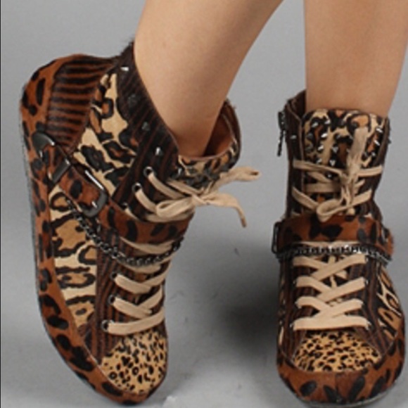 LOOKING FOR Sam Edelman Alexander sneakers!