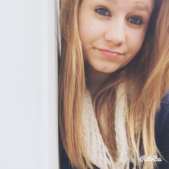 Meet your Posher, Cynthia