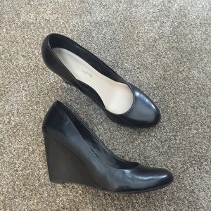 Franco Sarto black wedges