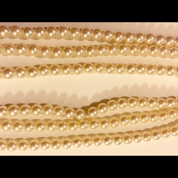 Costume Jewelry Pearl Necklace - Picture 3 of 4