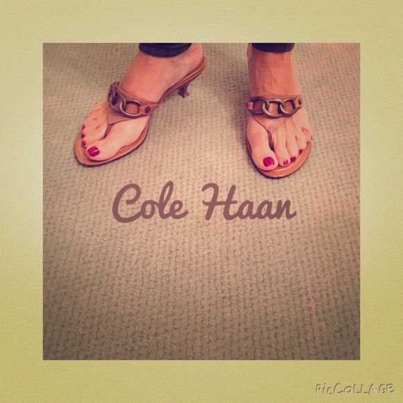 Tan leather sandals with chain detail