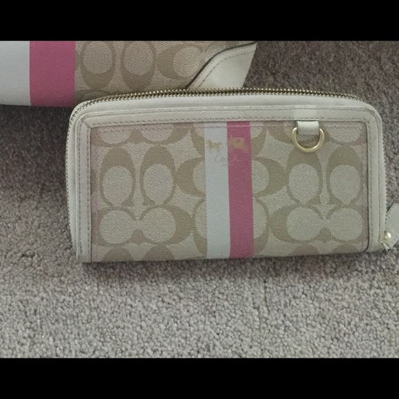 Coach accordion wallet