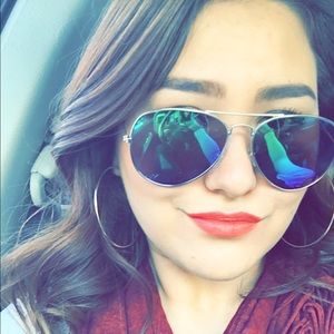 Meet your Posher, Kattia