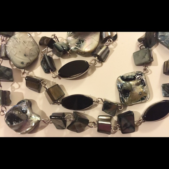 Costume Jewelry Necklace - Picture 3 of 4