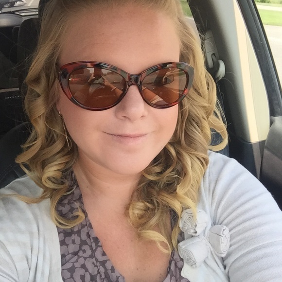 Meet your Posher, Julie