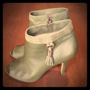 Vince Camuto Peep-toe booties, green. EUC.