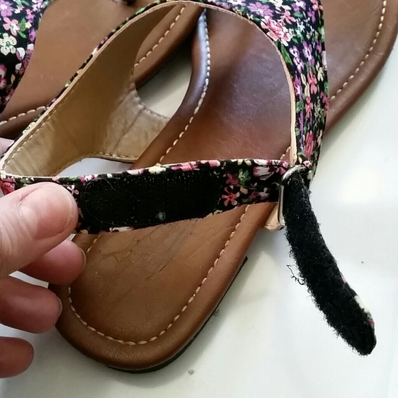 Sandals - Picture 2 of 3