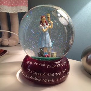 Wizard of Oz Dorthy Snow Globe
