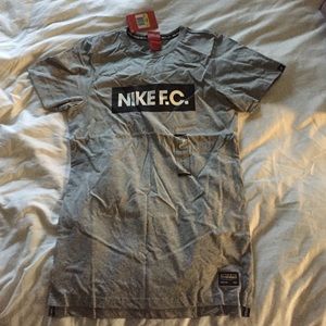 New men small Nike fc t shirt grey