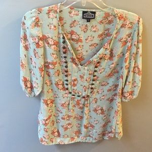 Trendy boutique buy!! Only worn once.