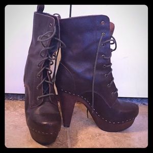 Brown platform laced leather ankle boots