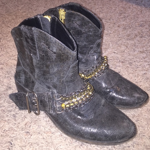 "Weathered" black Steve Madden boots