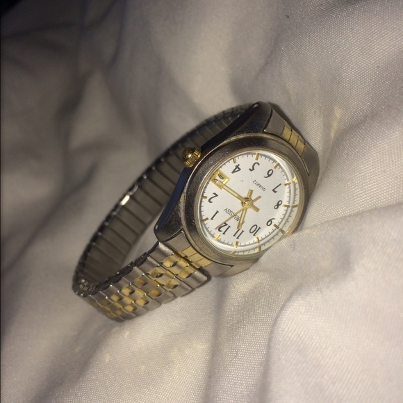 watch - Picture 2 of 3