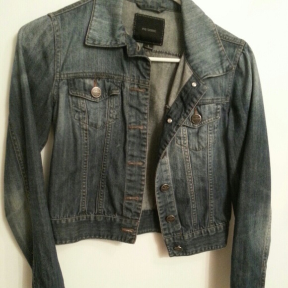 Long sleeved jean jacket - Picture 1 of 3