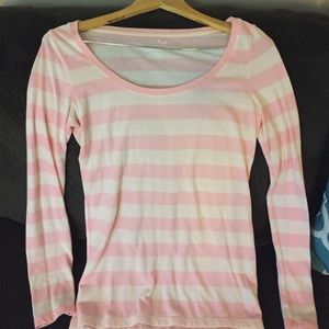 American Eagle Long sleeve Favorite Tee.