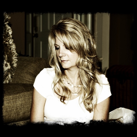 Meet your Posher, Deborah - Picture 2 of 2