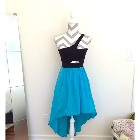 🎊Price reduced🎊 Mason hi-low one sleeved dress