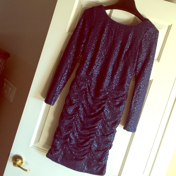 Long Sleeved ruched sequin cocktail dress - Picture 2 of 4