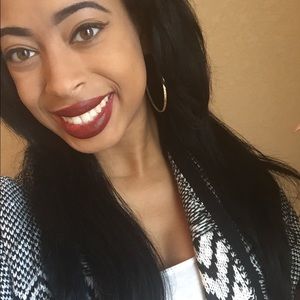 Meet your Posher, Desiree