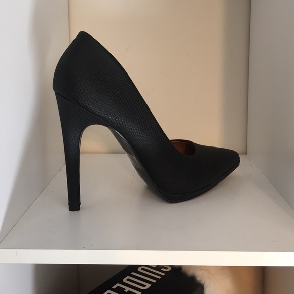 Black pointed toe pumps