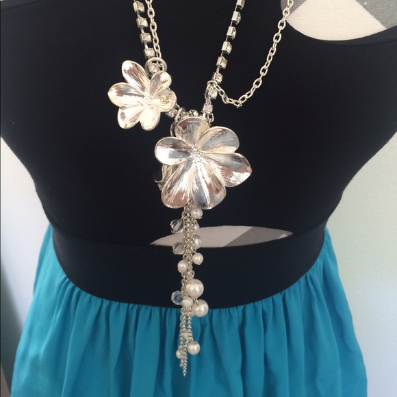 Silver long flower Necklace