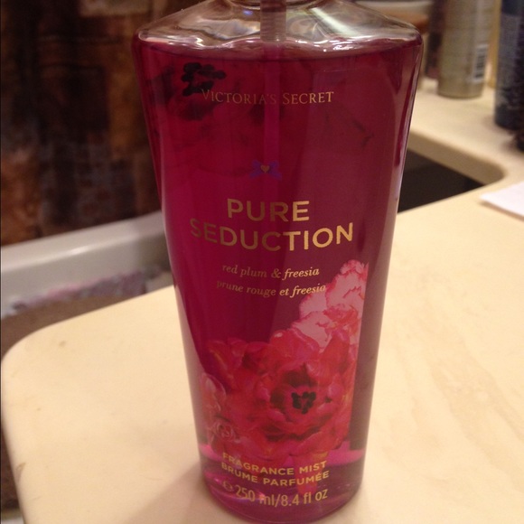 Pure seduction body spray