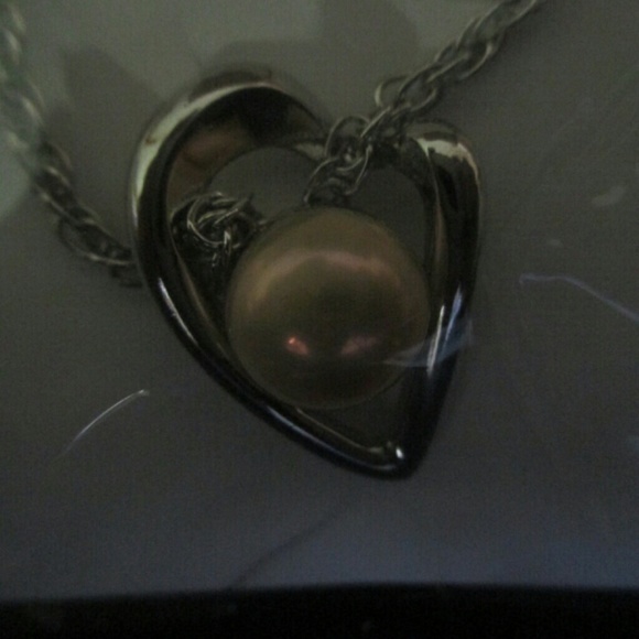 Genuine 8mm Fresh Water Pearl Necklace - Picture 2 of 2